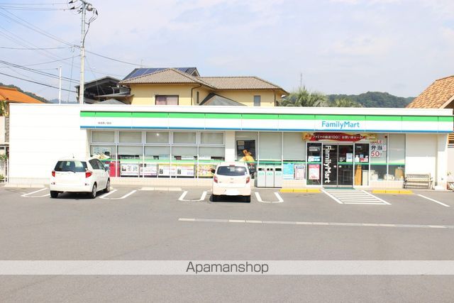 コンビニ　ファミリーマート（コンビニ）まで630m