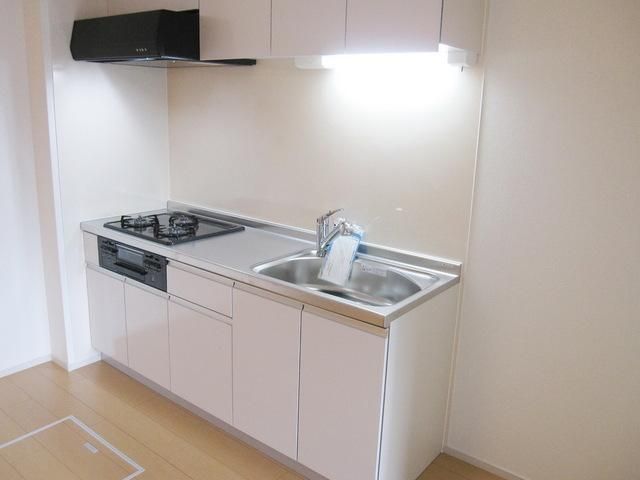 キッチン　★便利な３口ガスのシステムキッチン広めです★