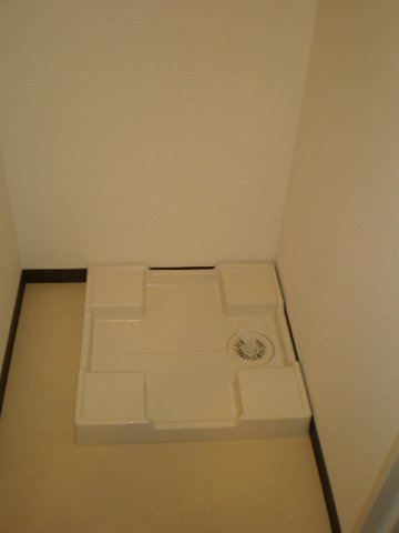 その他設備　防水パン付の室内洗濯機置場あります。