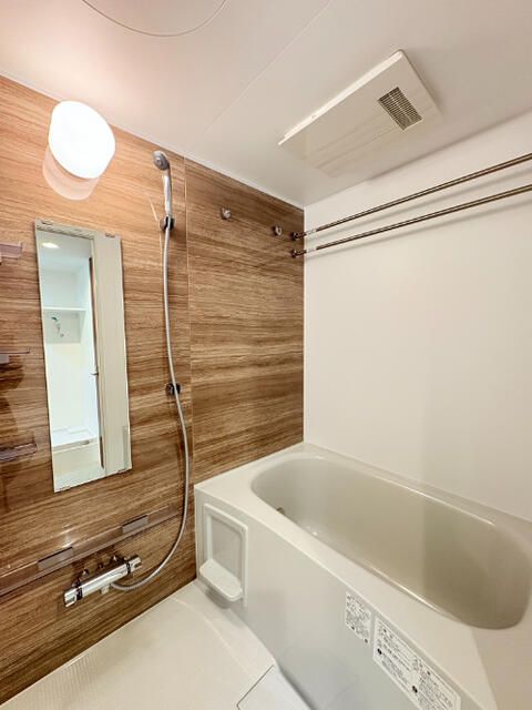 バス・シャワールーム　コンパクトで使いやすいお風呂です