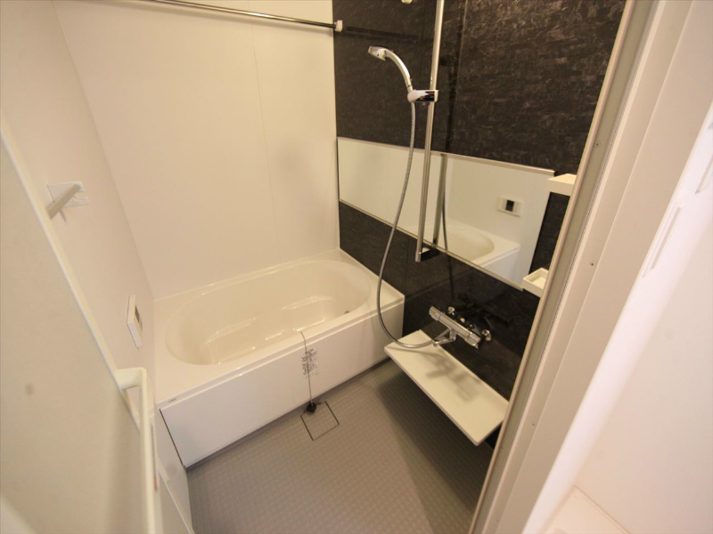 バス・シャワールーム　浴室暖房乾燥機付　追い焚き付お風呂