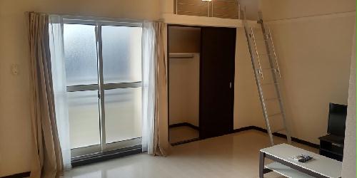 居室・リビング　備品や設備仕様は号室等により異なります現地をご確認下さい。