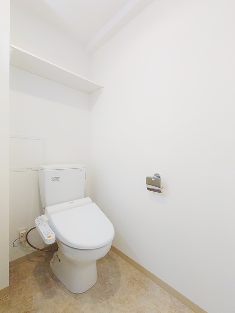 トイレ　暖房便座付きシャワートイレ