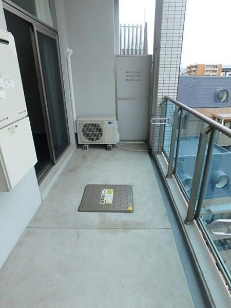 バルコニー　バルコニー♪キッチンからも出られます♪