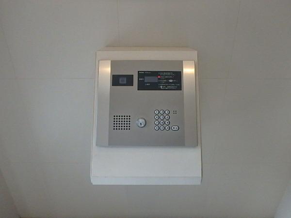 エントランス　オートロックで不審者をシャットアウト☆