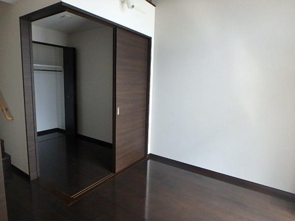 収納　洋室２．１帖、　クローゼット付き