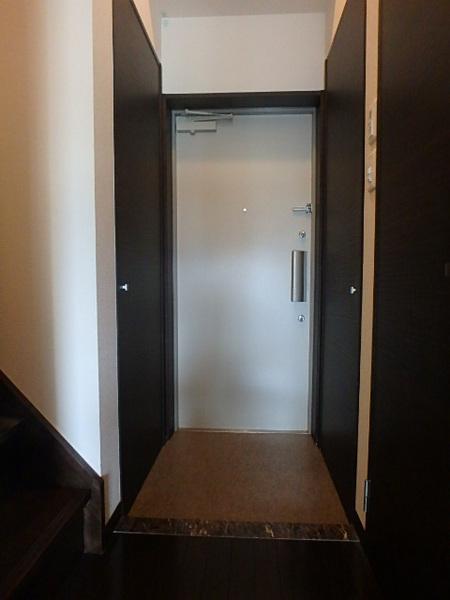 玄関　玄関にシューズボックスとウォークインCL