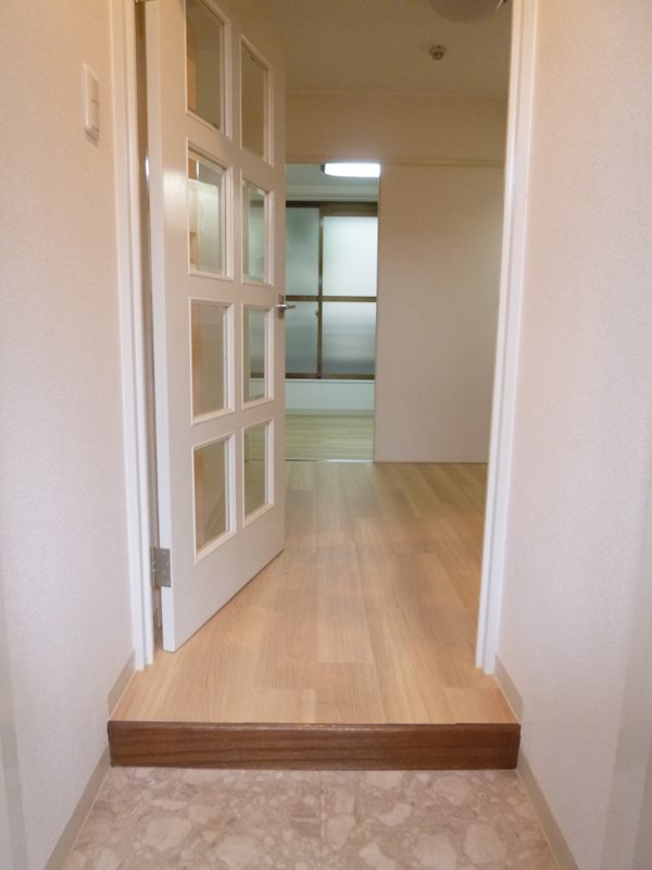 大阪モノレール彩都線 豊川駅 徒歩11分 3階建 築34年の玄関写真