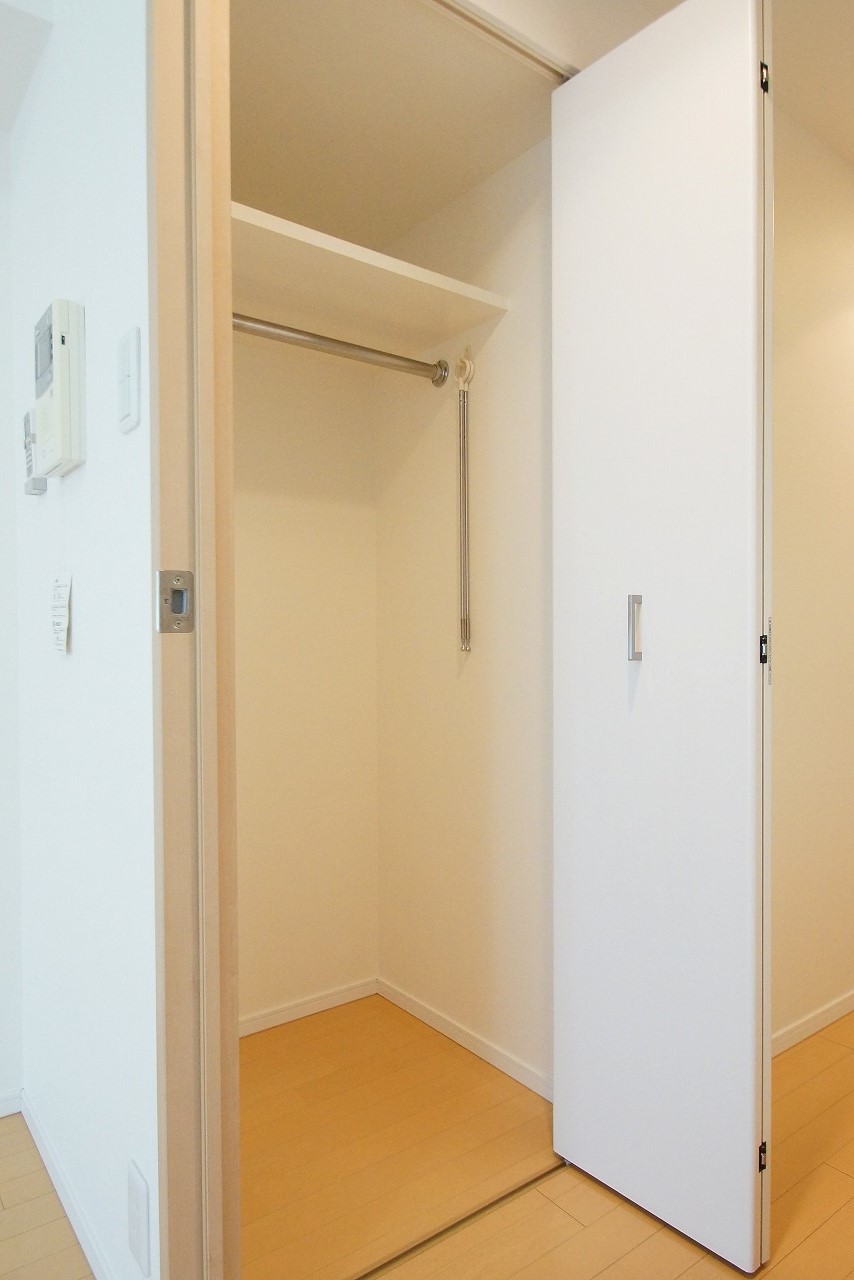 収納　ハンガーポール付のクローゼット