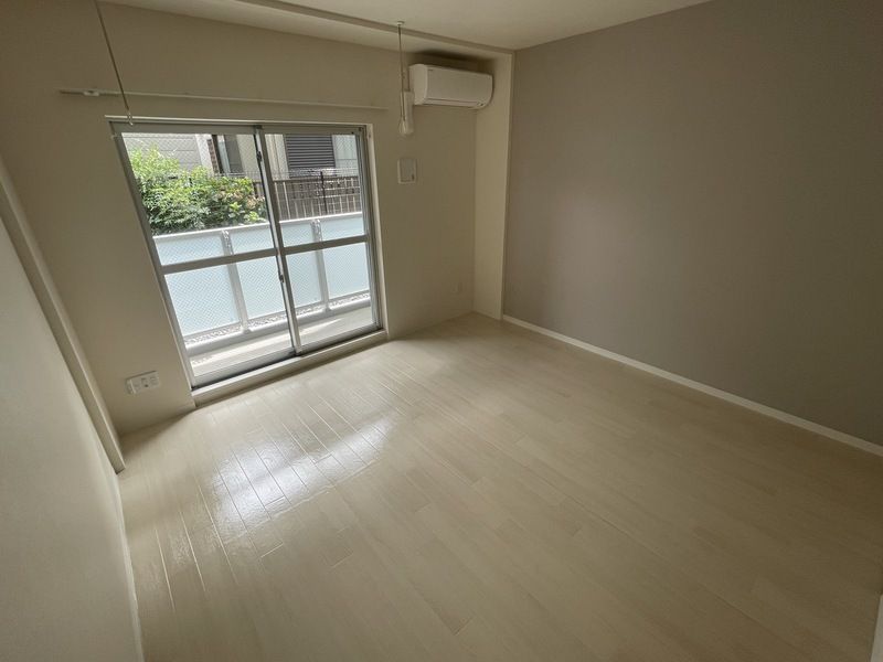 居室・リビング　別部屋参考写真となります