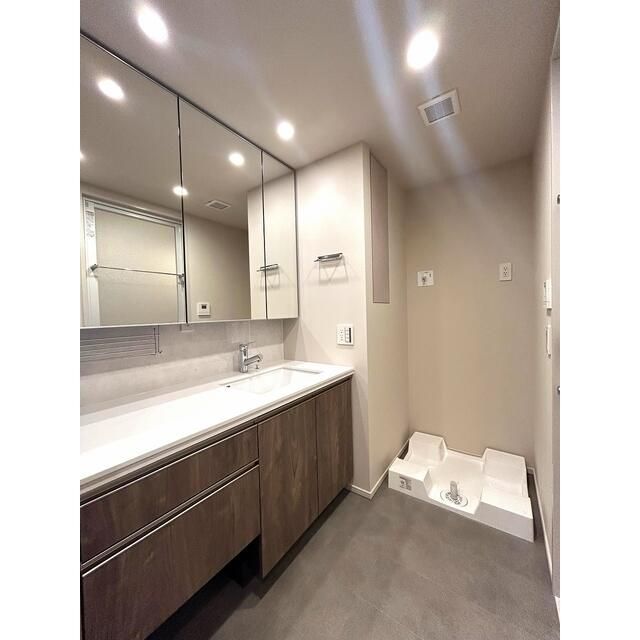 洗面設備　広い洗面スペース