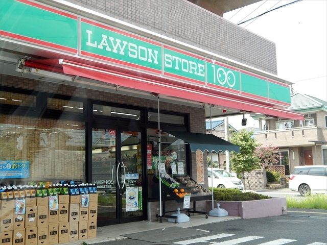 コンビニ　ローソンストア１００（コンビニ）まで93m