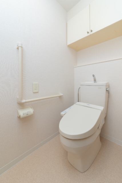 トイレ　※写真は同タイプ住戸です。