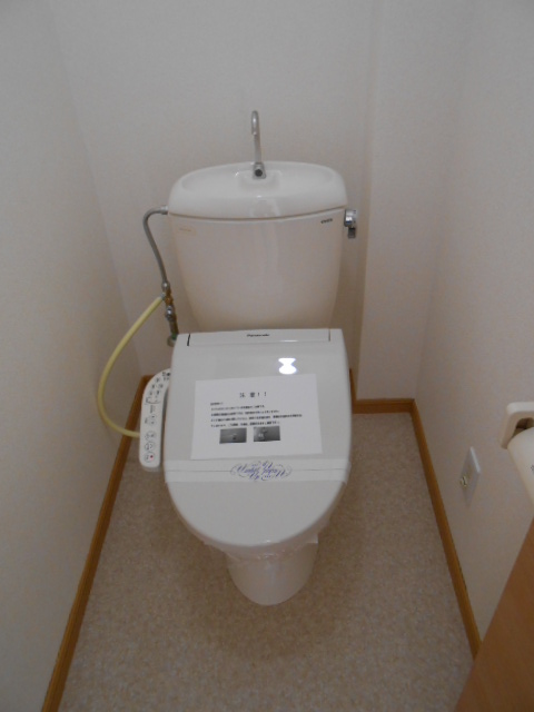 トイレ　温水洗浄便座完備