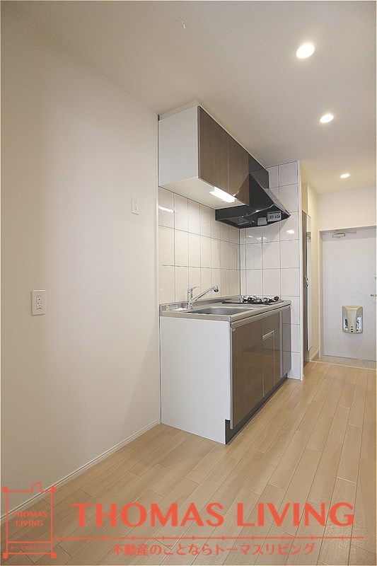 キッチン　冷蔵庫や電子レンジを置くスペースをしっかり確保しています。