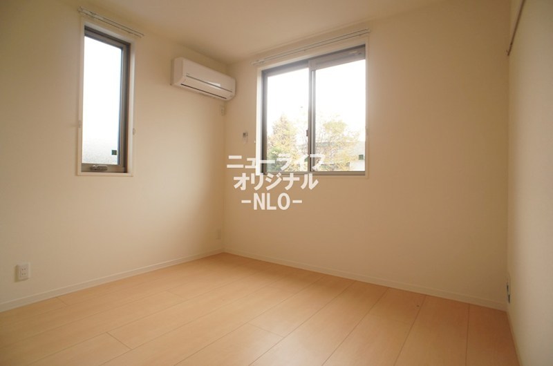 その他部屋・スペース　２面採光で自然光が心地よい洋室5.7帖