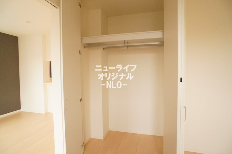 収納　衣類や荷物をすっきり収納できる洋室6帖収納