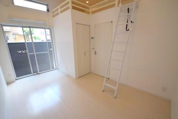 居室・リビング　広いお部屋はゆったり余裕のあるお部屋です。