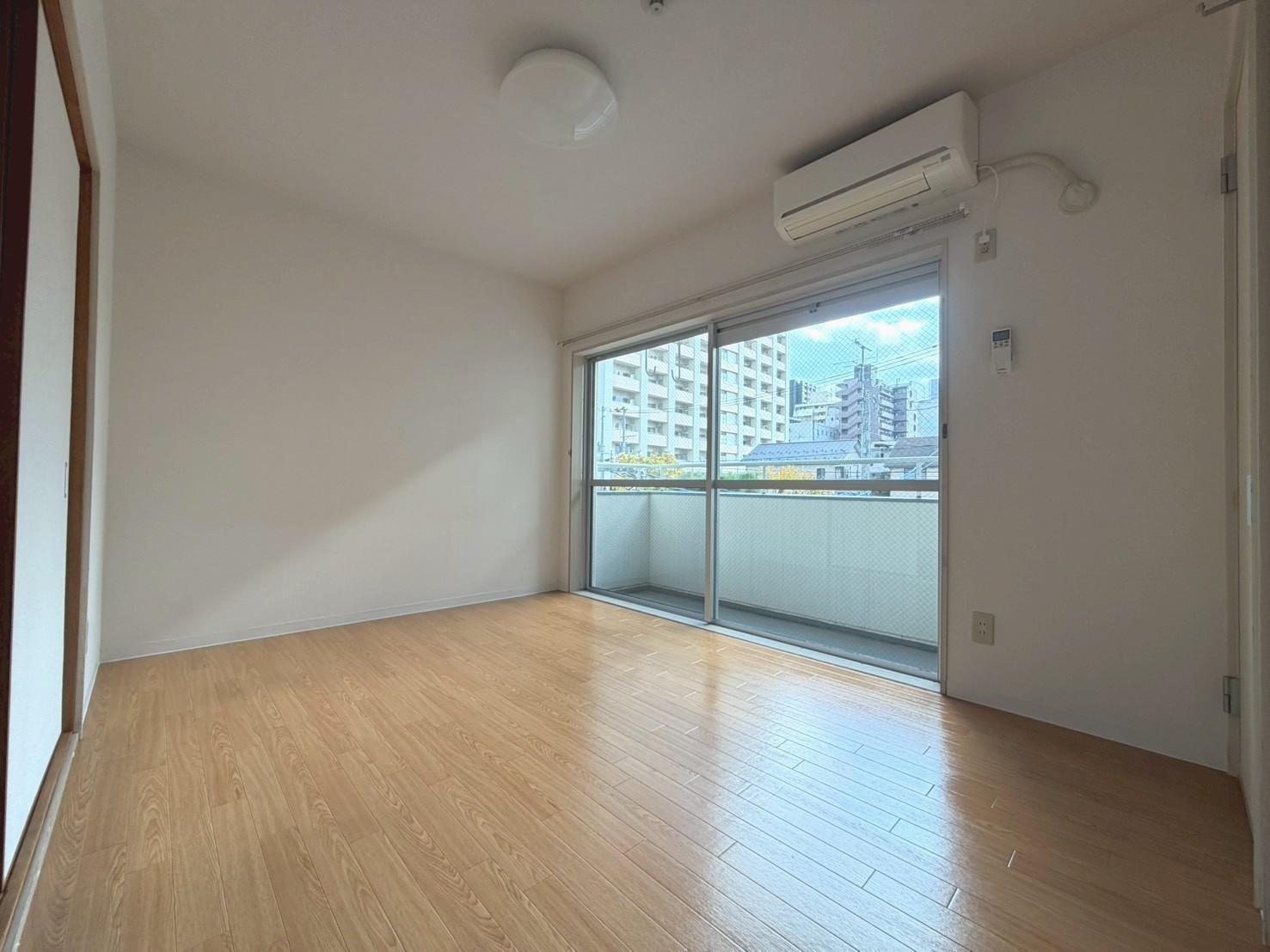 居室・リビング　6帖の洋室です