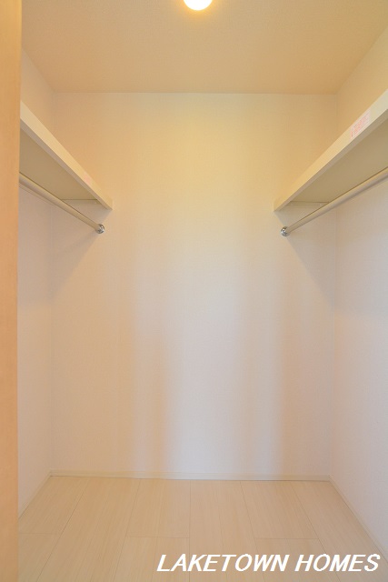 収納　６．６帖洋室のウォークインクローゼットです。