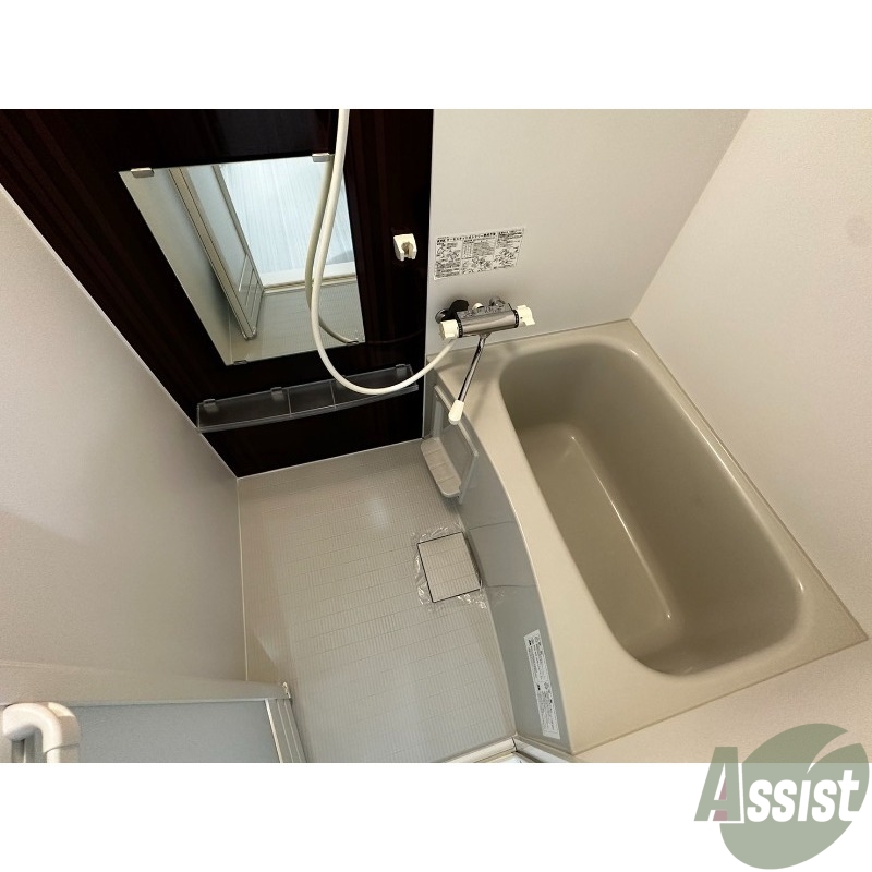 バス・シャワールーム　コチラで日々の疲れを癒し、リラックスしてください