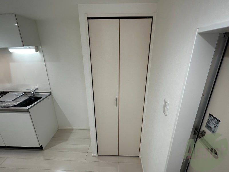 収納　収納はこちらのクローゼットをお使いください。