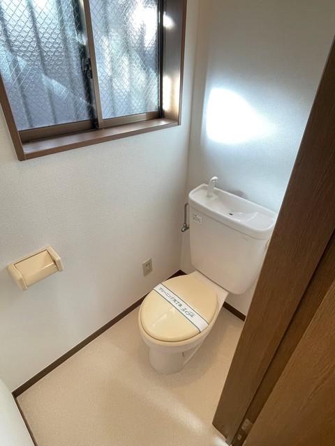 トイレ　※他のお部屋の写真です