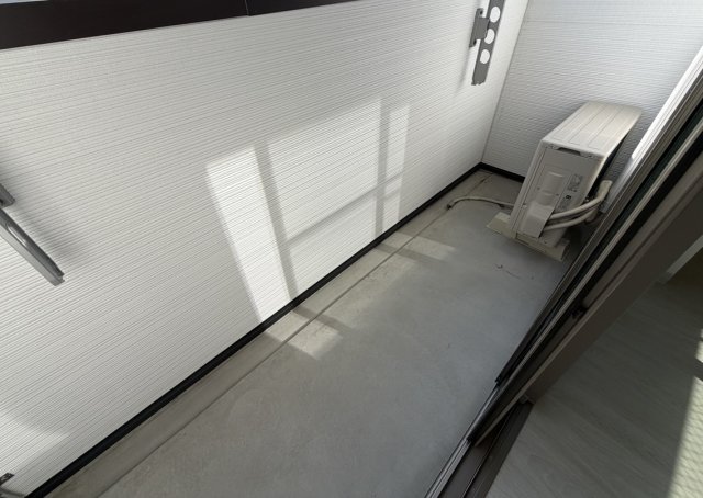 バルコニー　同物件別号室