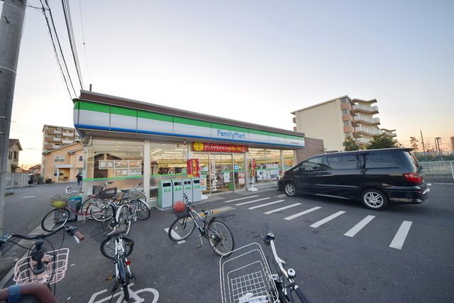 コンビニ　ファミリーマート東久留米所沢街道店（コンビニ）まで910m