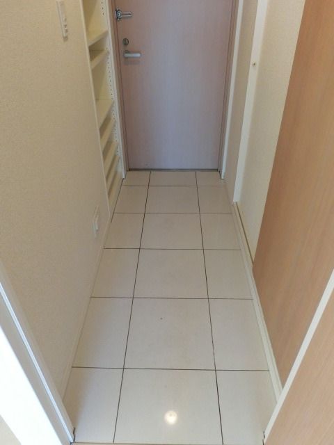 玄関　広々玄関スペース