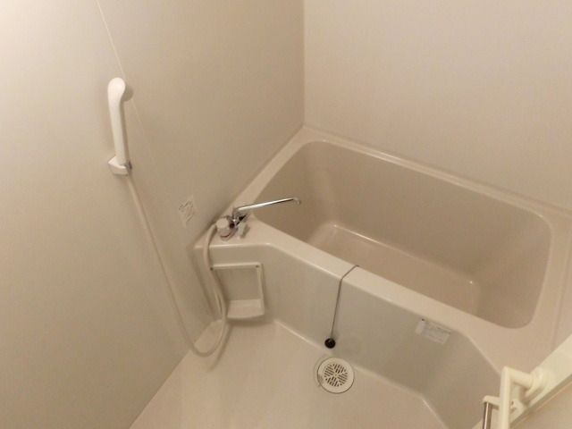 バス・シャワールーム　浴室乾燥機完備のバスルーム