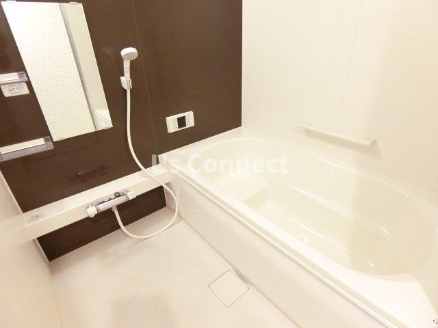 バス・シャワールーム　追焚き、浴室乾燥付きのお風呂。