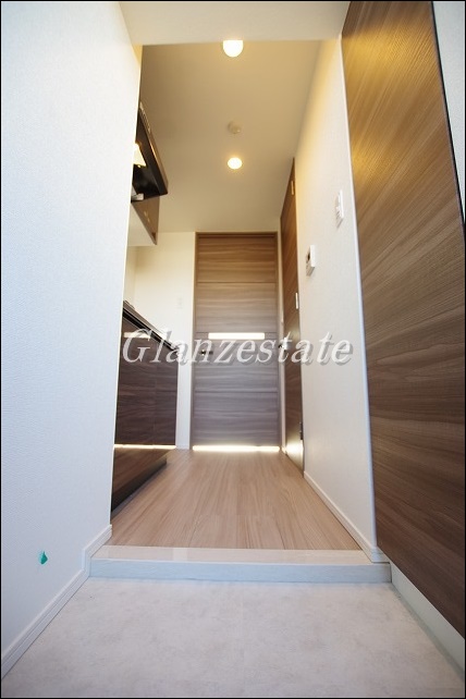 玄関　収納もある玄関です