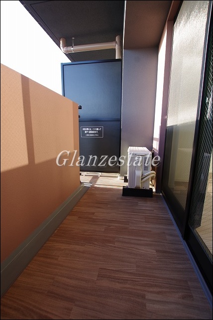 バルコニー　バルコニーからの眺めを楽しみながら食事をしませんか