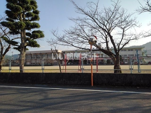 小学校　御幸小学校（小学校）まで1556m