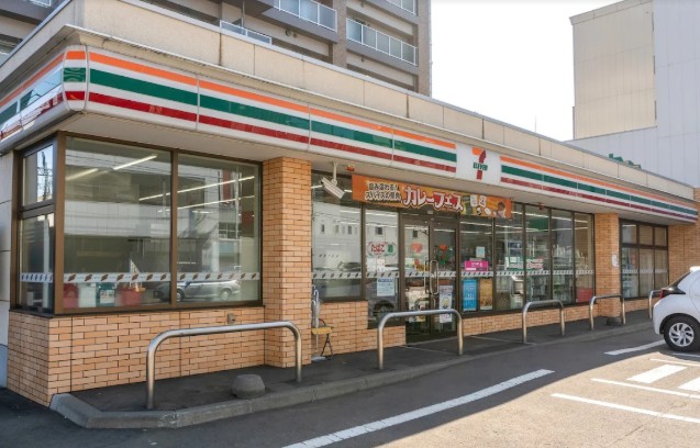 コンビニ　セブンイレブン札幌北5条東2丁目店（コンビニ）まで119m
