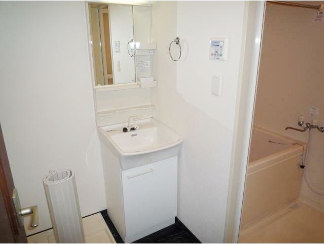 洗面設備　身支度に欠かせない独立洗面台♪