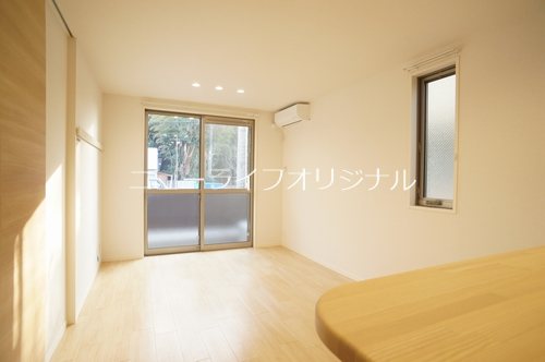 居室・リビング　２面採光につき、明るく開放感があります！