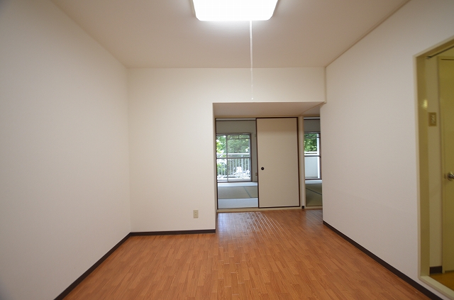 居室・リビング　別号室の写真です