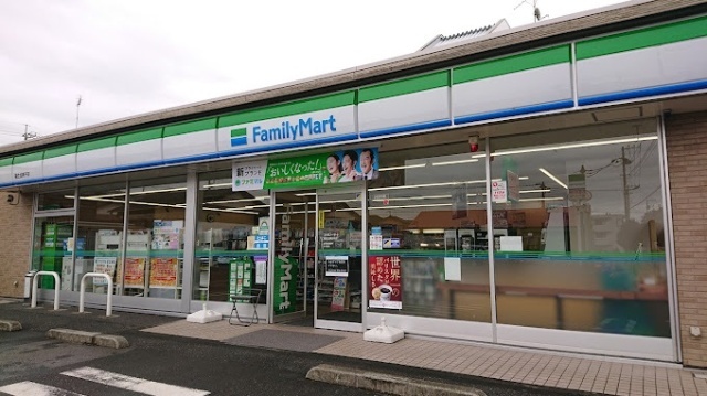 コンビニ　ファミリーマート福生加美平店（コンビニ）まで220m