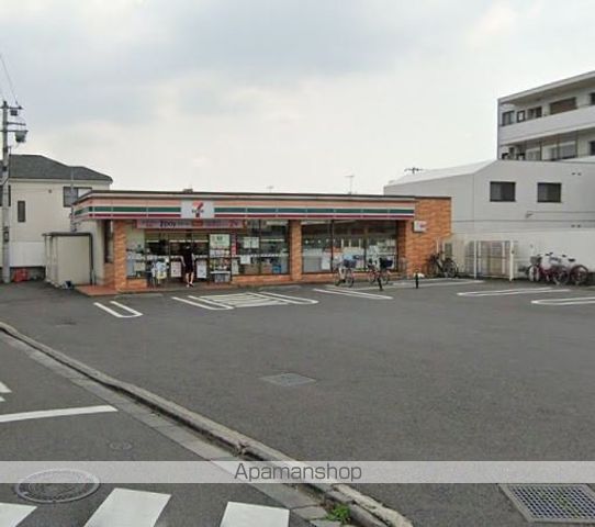 コンビニ　セブンイレブン（コンビニ）まで857m
