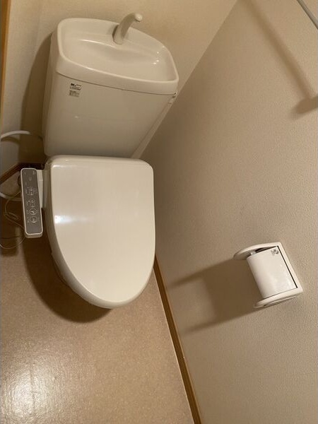 トイレ　※写真は同じマンションの違う部屋のものになります。