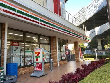 コンビニ　セブンイレブン江東枝川店（コンビニ）まで383m