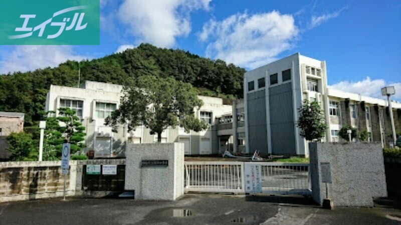 中学校　岡山市立御津中学校（中学校）まで679m