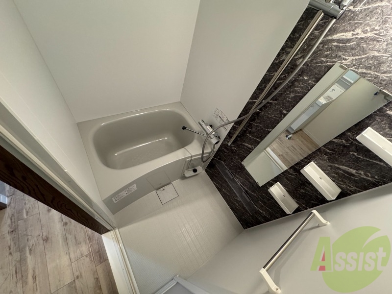 バス・シャワールーム　お風呂になります。一日の疲れを癒してくださいね。