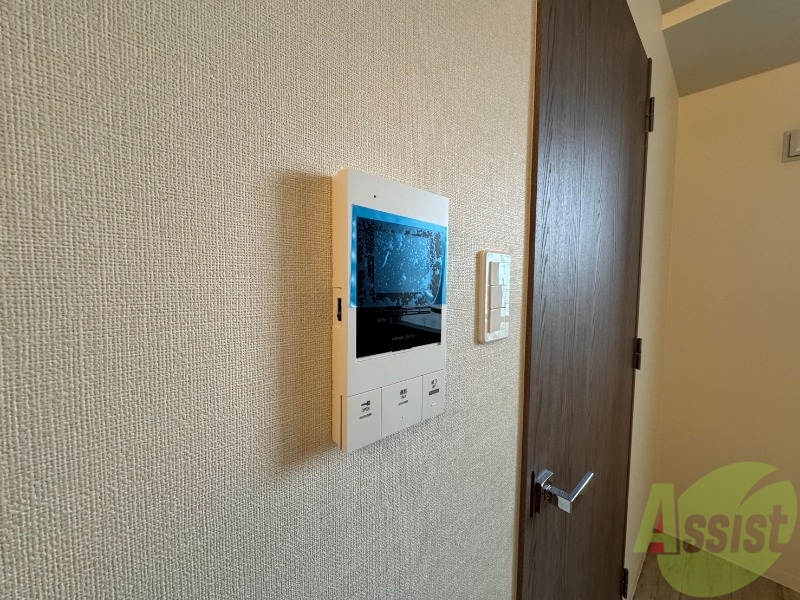 セキュリティ　モニタ付インターホンです。セキュリティ面も安心ですね！