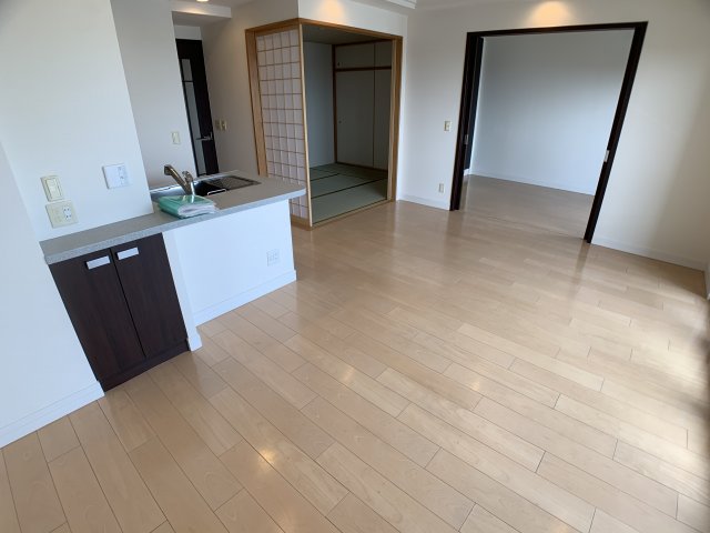 居室・リビング　カウンターキッチンのあるリビングです♪