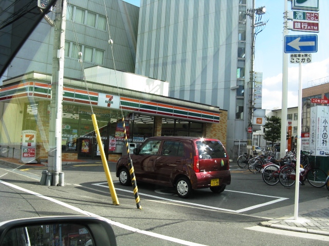 コンビニ　セブンイレブン（コンビニ）まで100m