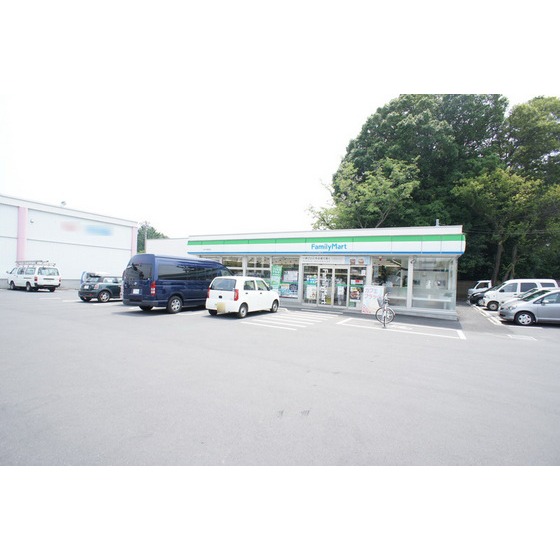 コンビニ　ファミリーマート水戸河和田店（コンビニ）まで513m