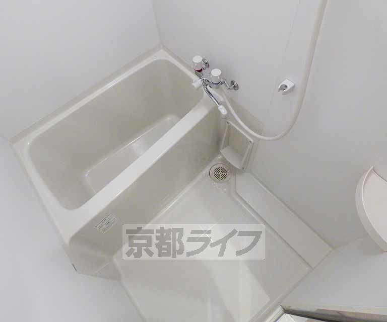 バス・シャワールーム　広々とした浴室です。